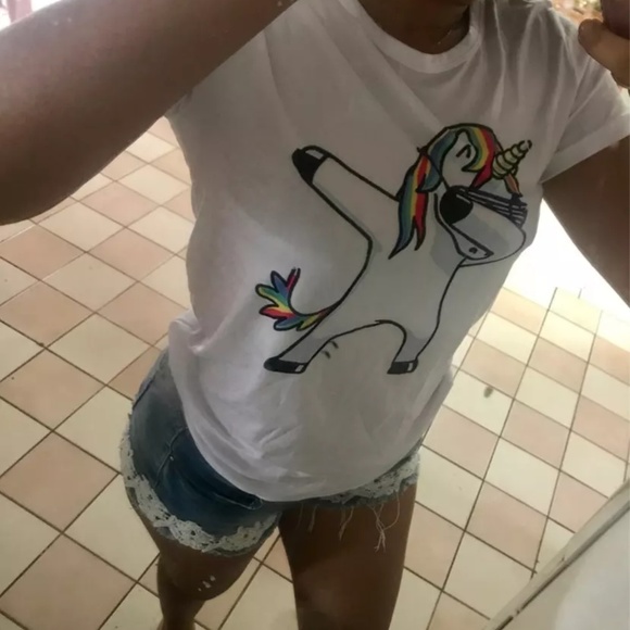 Dabbing unicorn graphic tee - Picture 3 of 4